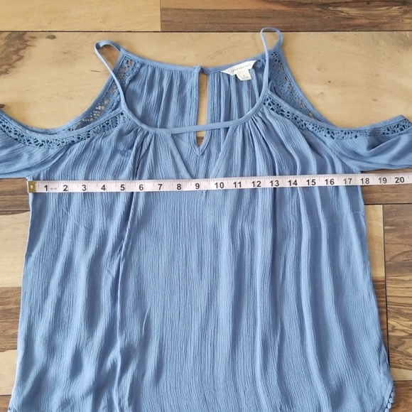 Cold shoulder top - Picture 4 of 8